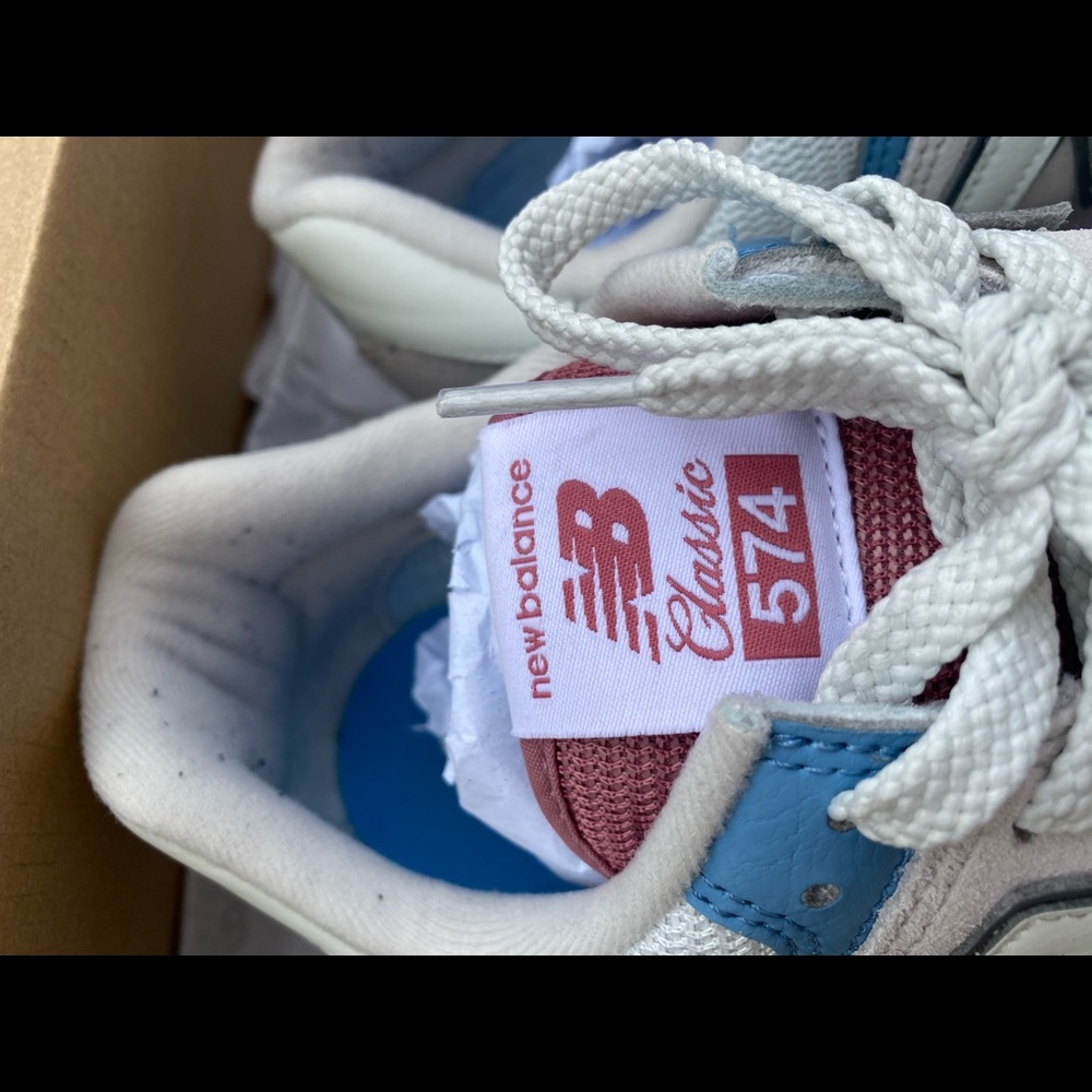 New Balance 574 v 2 Essentials Grey Pink Suede - Picture 5 of 10